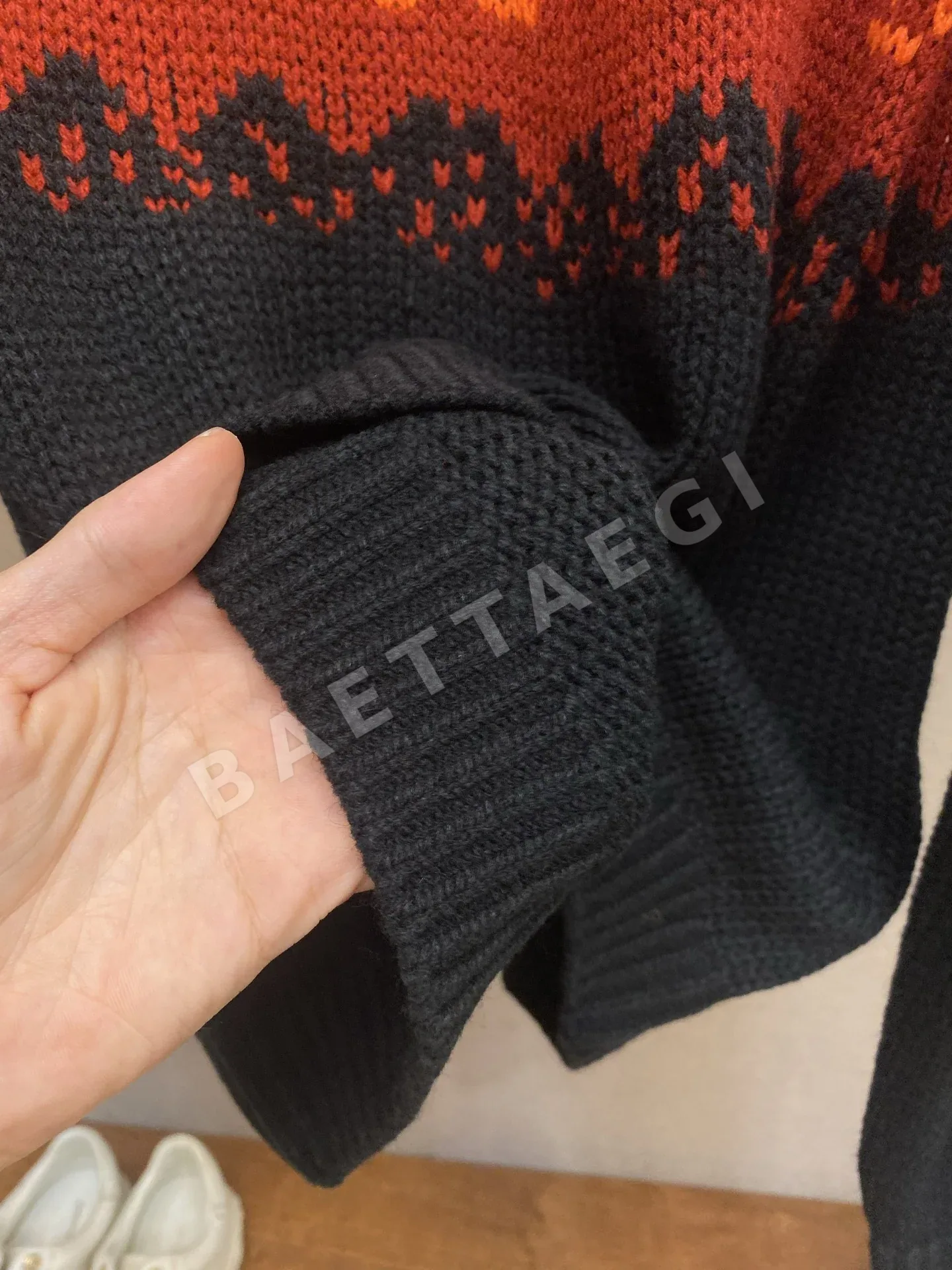 루이비통 레터 가죽 라벨 컬러 블록 자카드 니트 상세 이미지 6