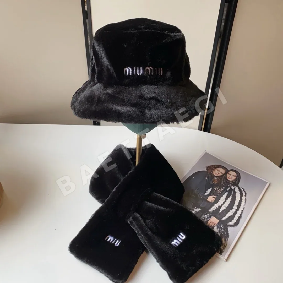 미우미우 페이크 퍼 모자 세트 상세 이미지 8