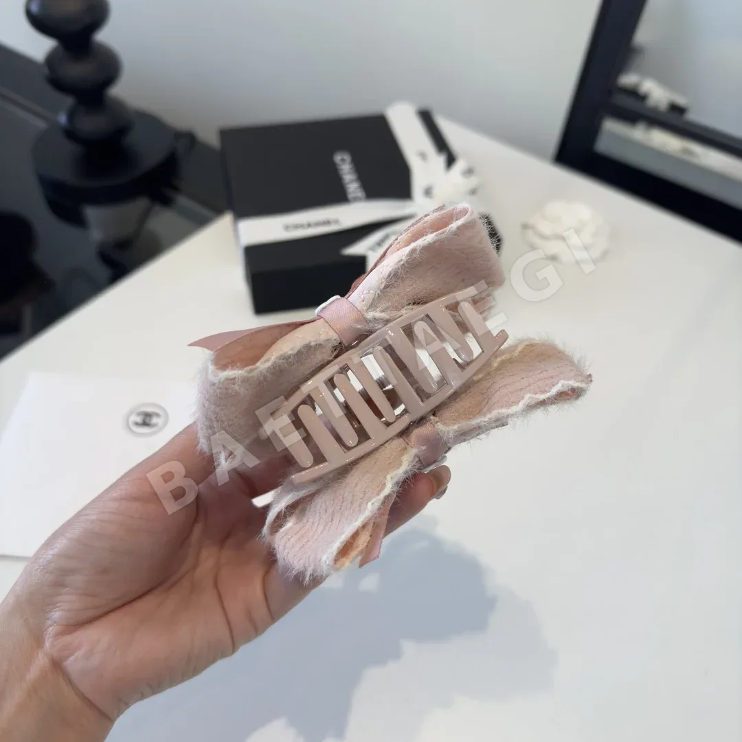 샤넬 헤어클립 182765