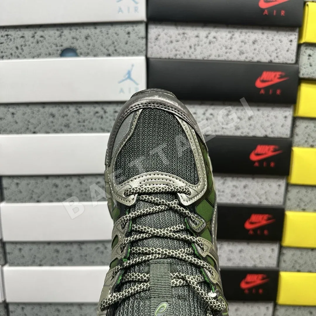 아식스 [KO] 1203A664-300 200454 Asics UB10-S Gel-Kayano 20 Kiko Kostadinov Moss 상세 이미지 4