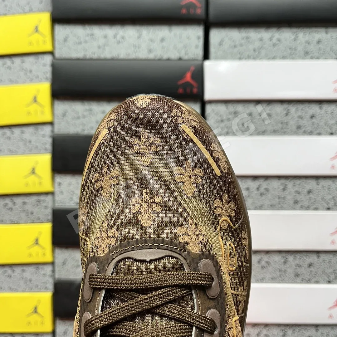 나이키 [CG] 보메로 프리미엄 IQ0028-200 202007 Nike Vomero Premium Flat Stout 상세 이미지 4