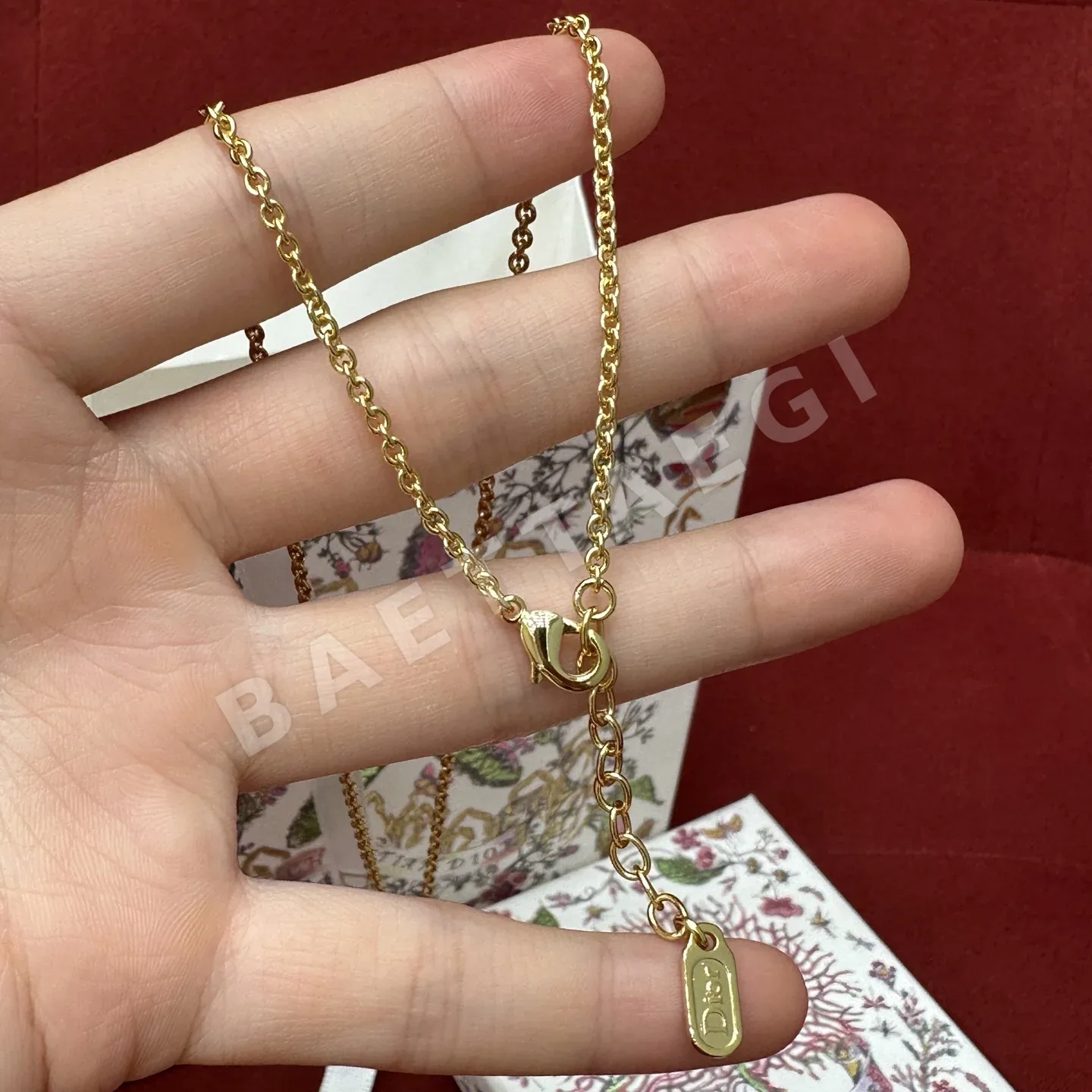 디올 화이트 마더오브펄 네 잎 클로버 목걸이 상세 이미지 3